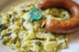 Les restaurants ou cantines sont tenus de pouvoir informer sur d'éventuels allergènes dans leurs plats. La situation s'est améliorée, constatent les chimistes cantonaux. (photo prétexte) KEYSTONE/VALENTIN FLAURAUD